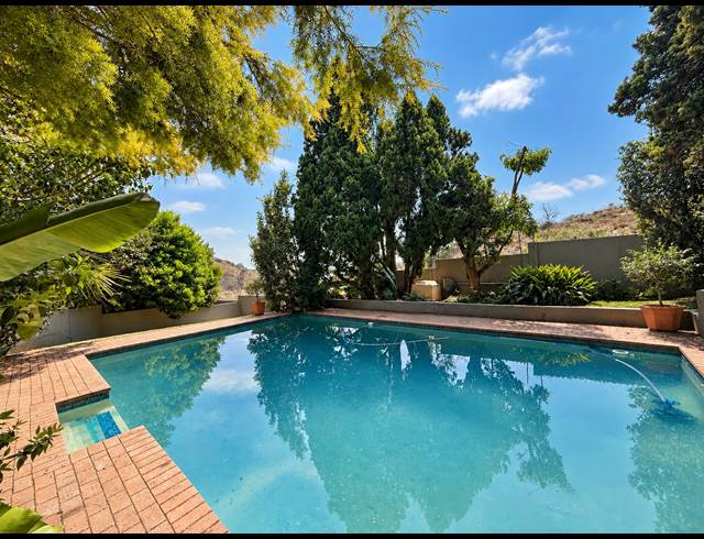 2 BEDROOM APARTMENT FOR SALE IN NORTHCLIFF